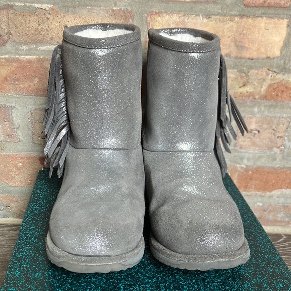 EMU - Picture 3 of 17